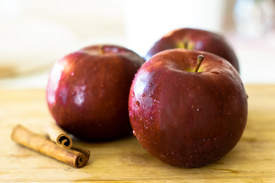 svježe crvene jabuke